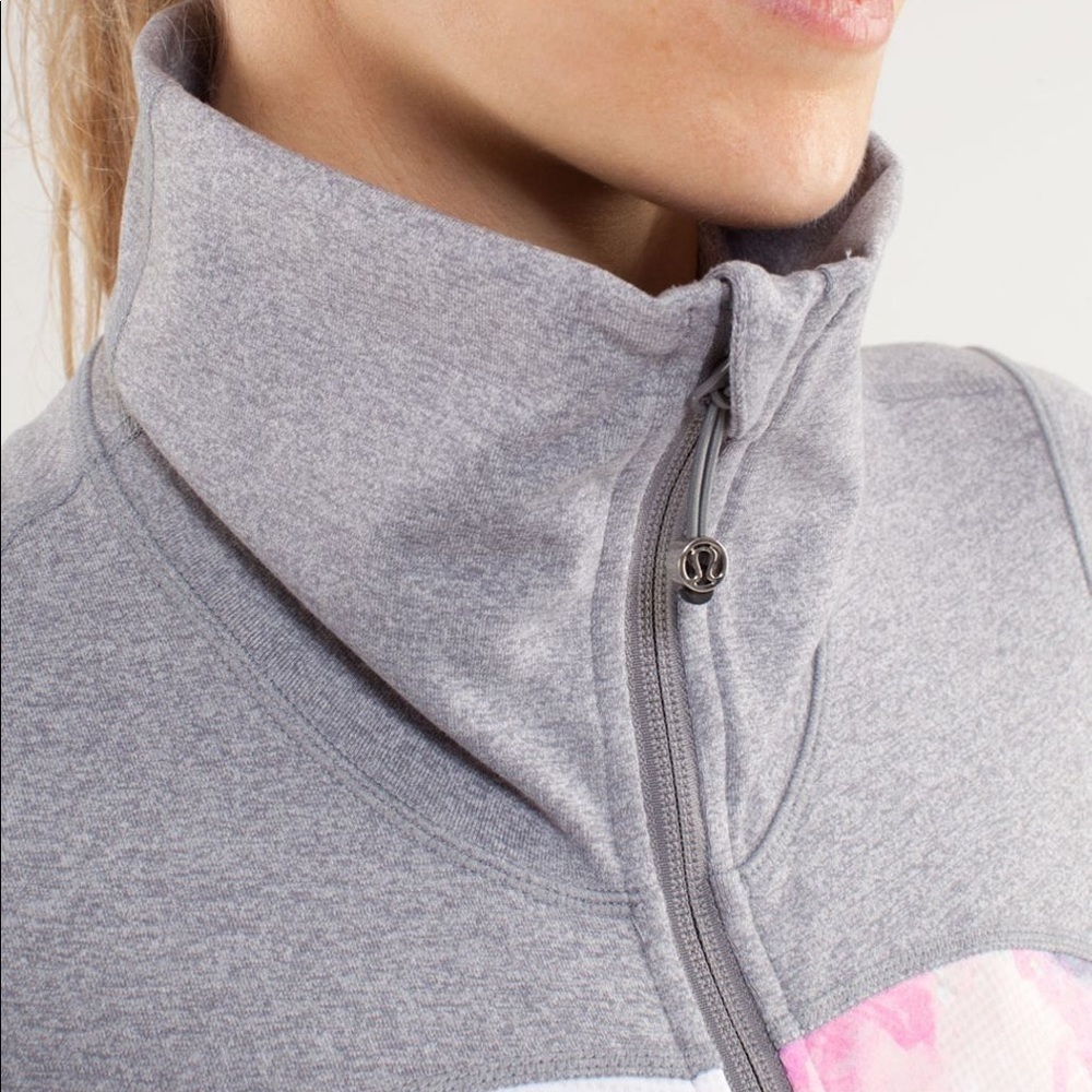 Lululemon In Stride Jacket in Heathered Fossil & Blurred Blossoms White - Picture 4 of 10